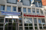 Banner aufhngen am Schillerplatz in Gppingen